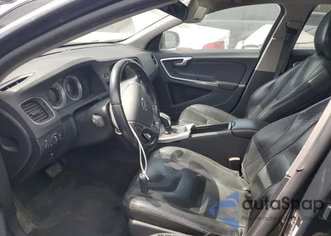 2013 Volvo S60 T5 z USA, uszkodzony, nr VIN YV1612FS1D1216915